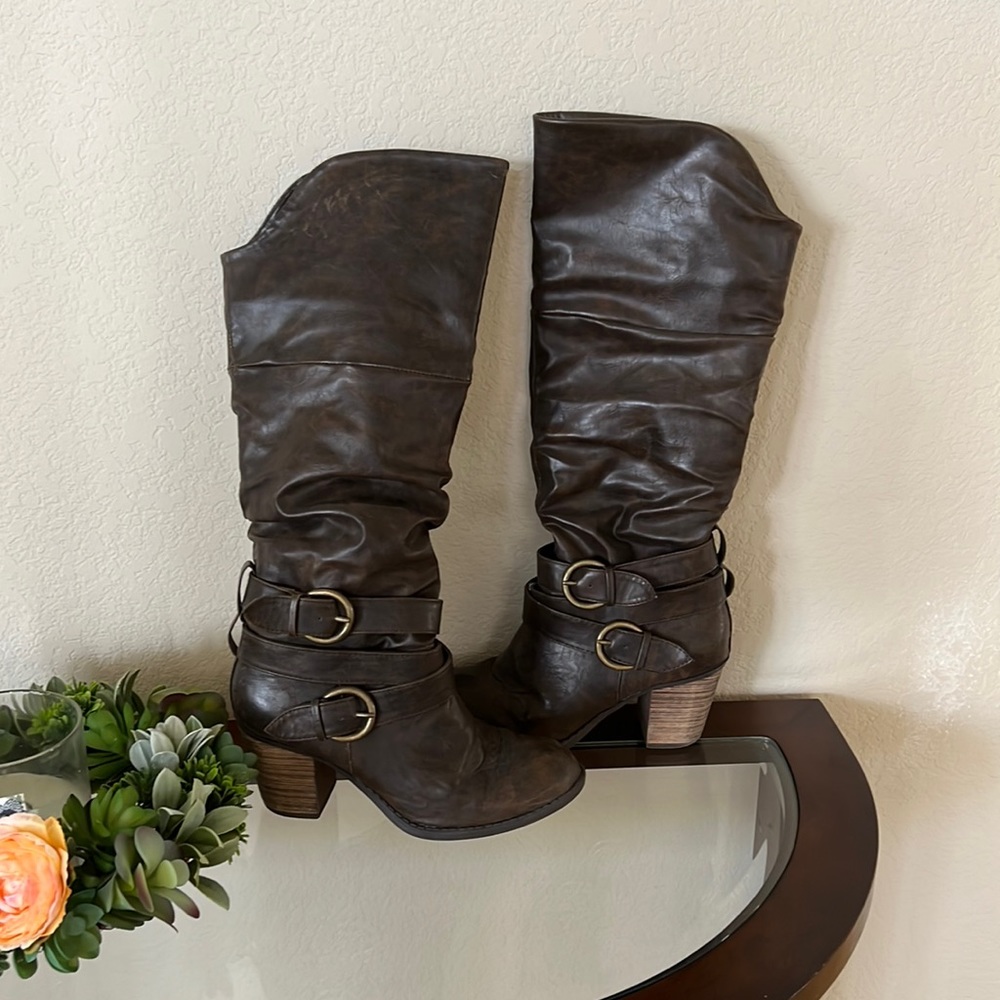 Knee high pull on boots